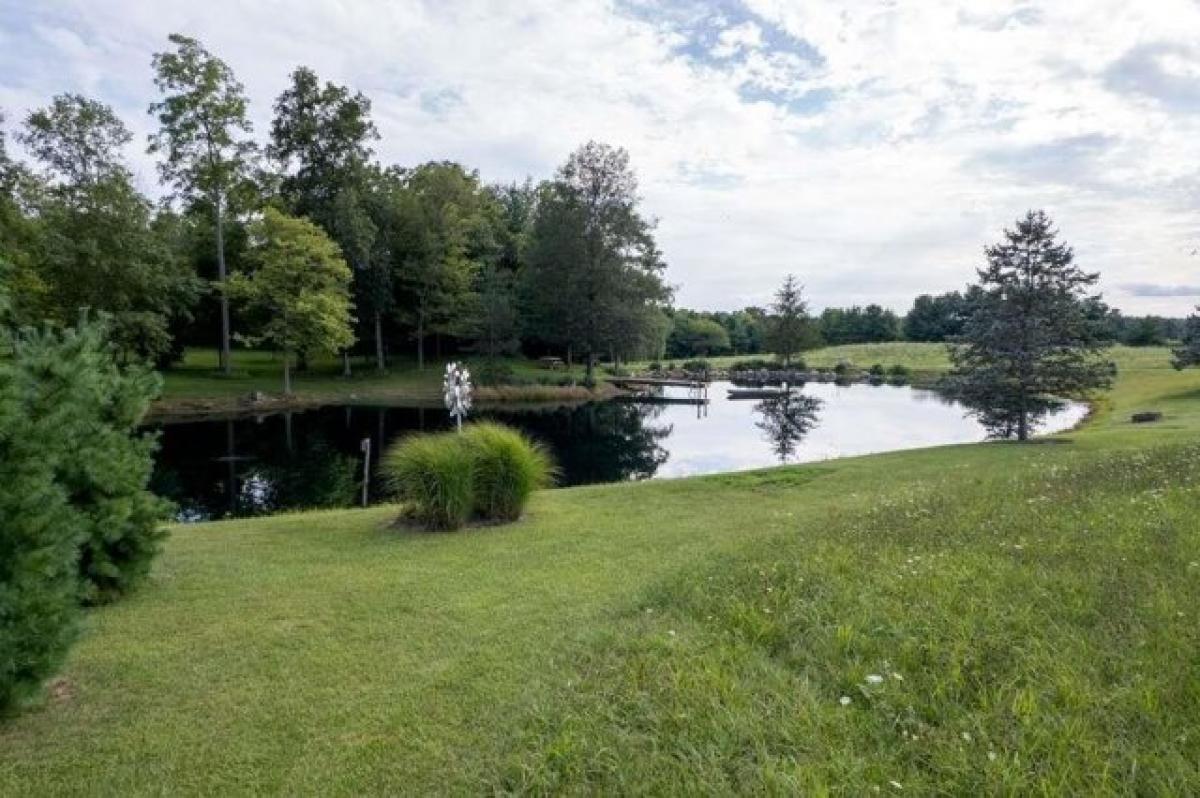 Picture of Home For Sale in Williamsburg, Indiana, United States