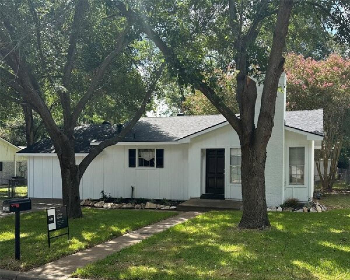 Picture of Home For Sale in Brenham, Texas, United States