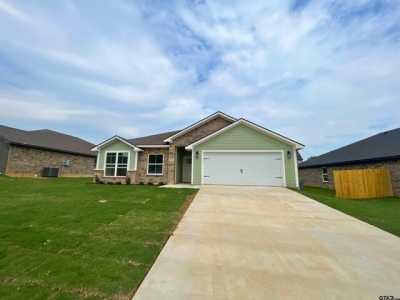 Home For Sale in Lindale, Texas