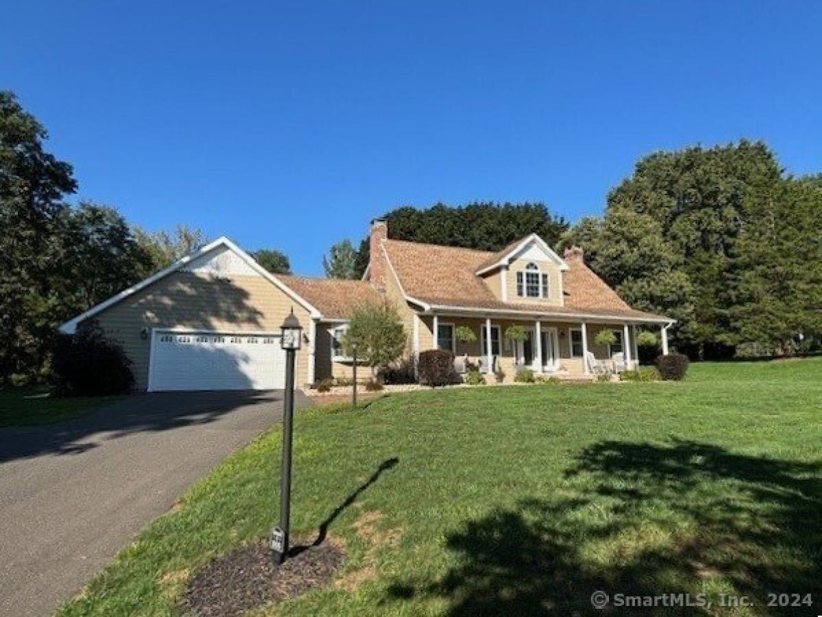 Picture of Home For Sale in Wallingford, Connecticut, United States