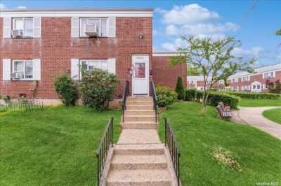 Home For Sale in Queens Village, New York