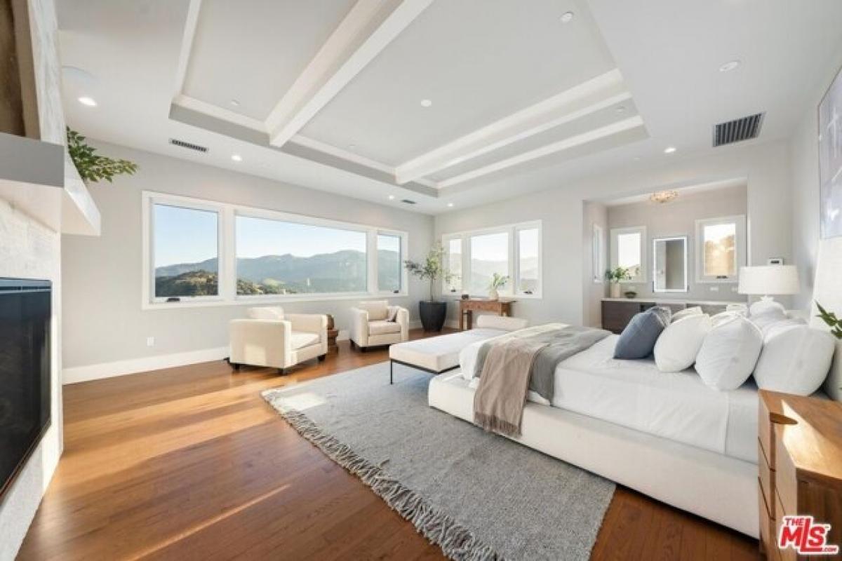 Picture of Home For Sale in Calabasas, California, United States