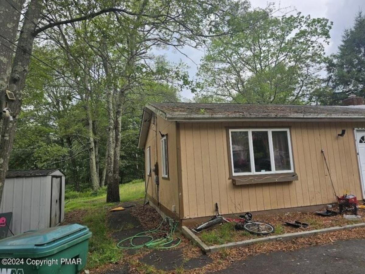 Picture of Home For Sale in Bushkill, Pennsylvania, United States