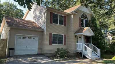 Home For Sale in Shirley, New York