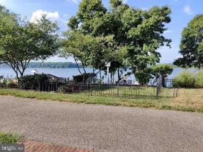 Home For Sale in Woodbridge, Virginia