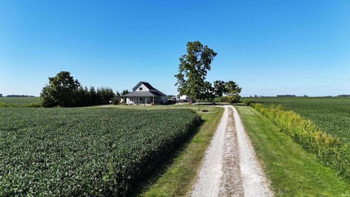 Picture of Home For Sale in Walton, Indiana, United States