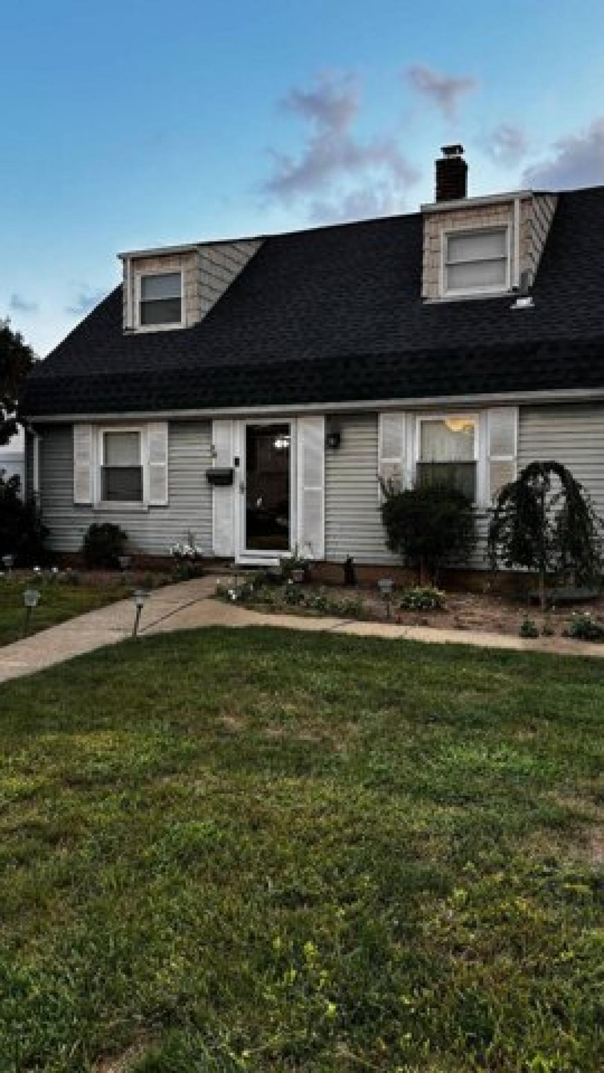 Picture of Home For Rent in Levittown, New York, United States