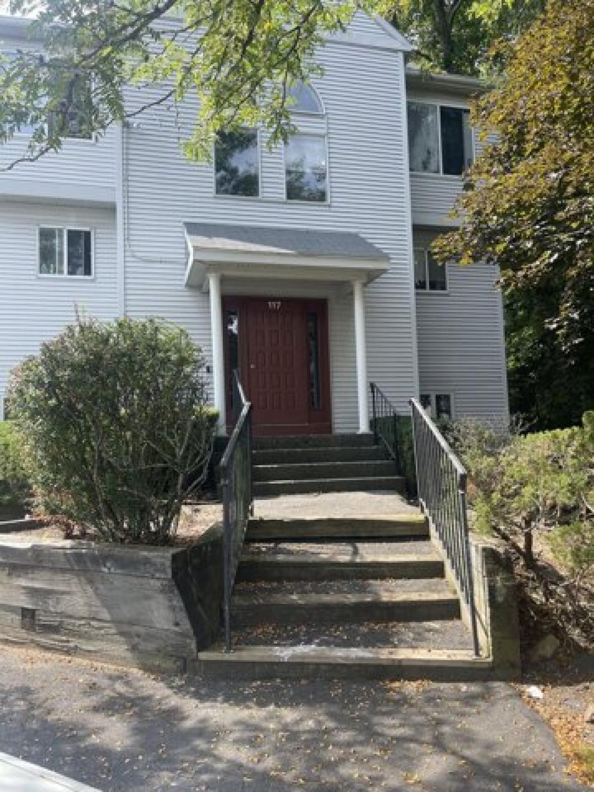 Picture of Home For Sale in Waterbury, Connecticut, United States