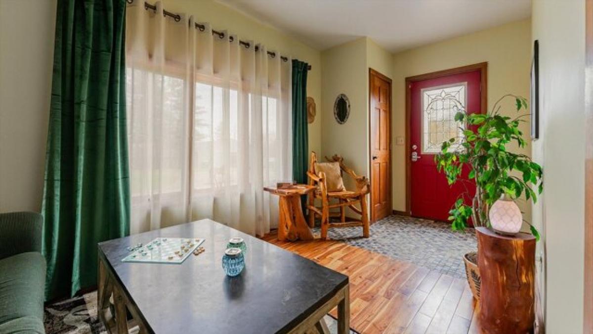 Picture of Home For Sale in Williamston, Michigan, United States