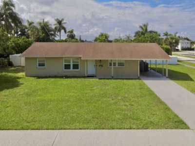 Home For Sale in Lake Park, Florida