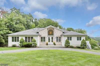 Home For Sale in North Haledon, New Jersey