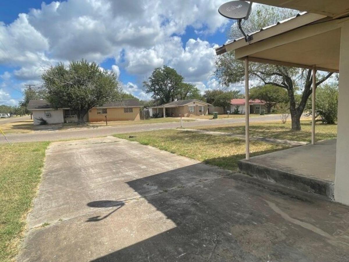 Picture of Home For Sale in Hebbronville, Texas, United States