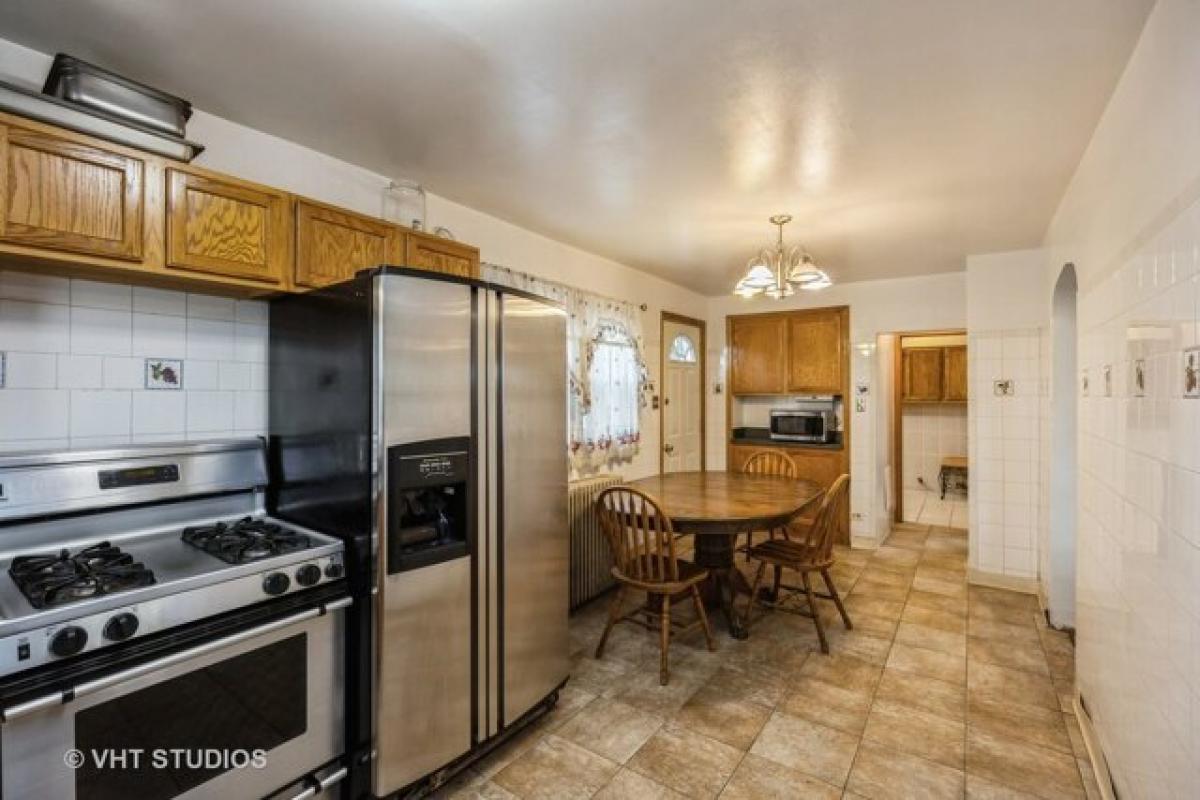 Picture of Home For Sale in Melrose Park, Illinois, United States