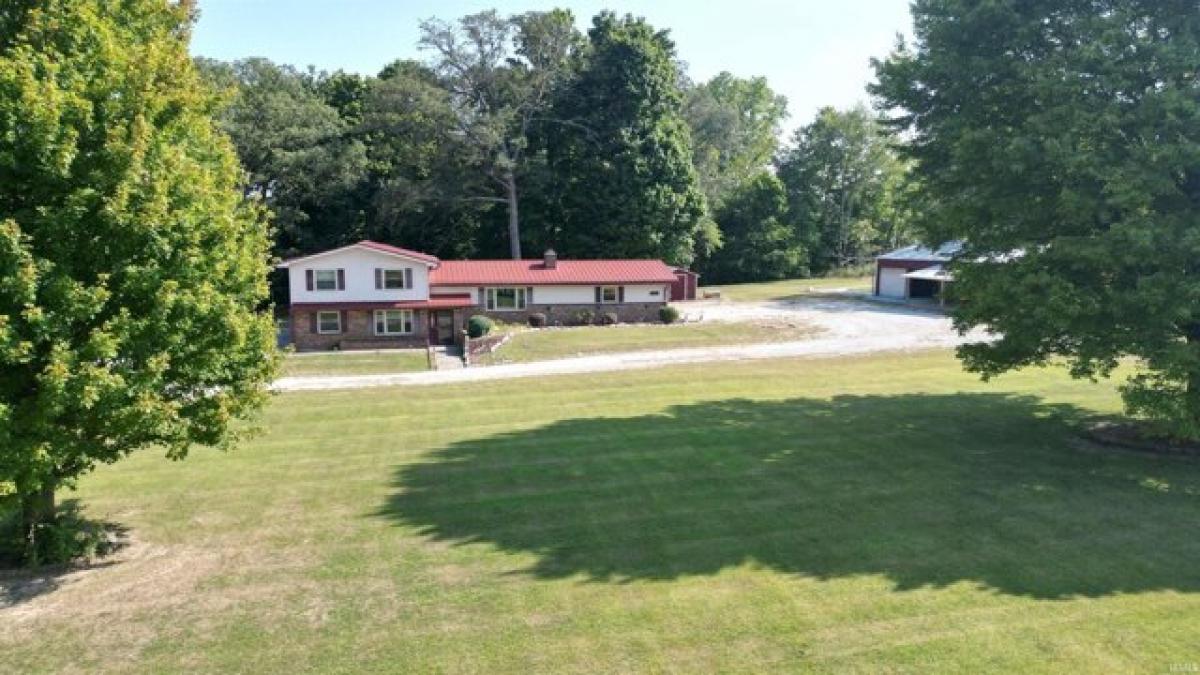 Picture of Home For Sale in Jonesboro, Indiana, United States