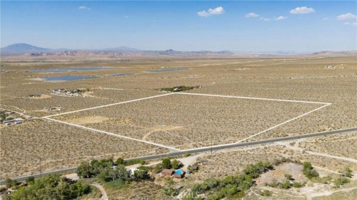 Picture of Residential Land For Sale in Lucerne Valley, California, United States