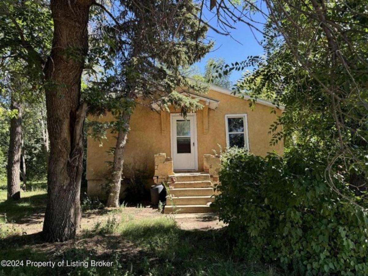 Picture of Home For Sale in Dickinson, North Dakota, United States