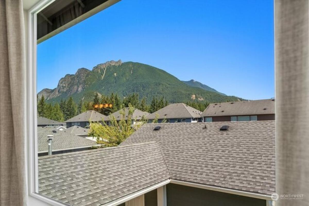 Picture of Home For Sale in North Bend, Washington, United States