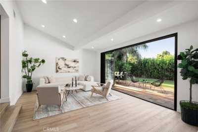 Home For Sale in Woodland Hills, California