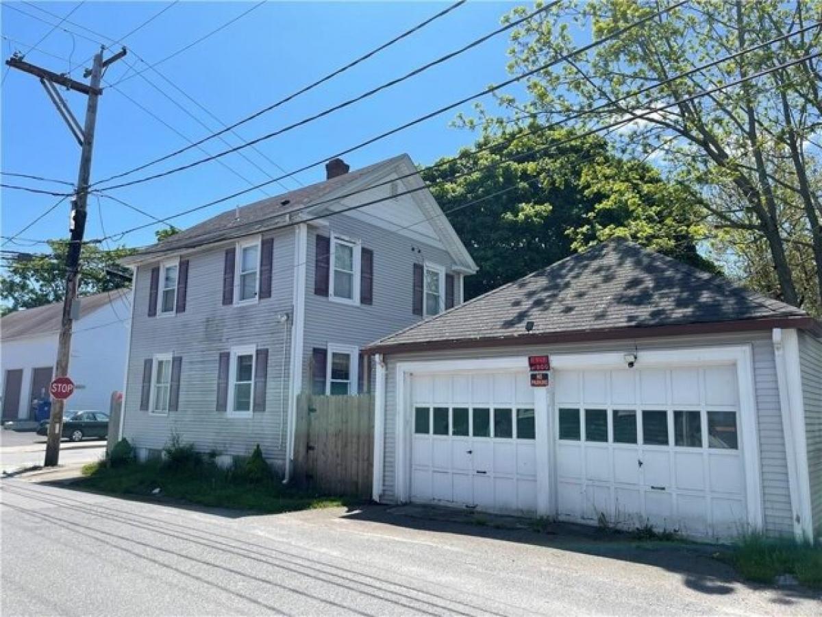 Picture of Home For Sale in Warren, Rhode Island, United States