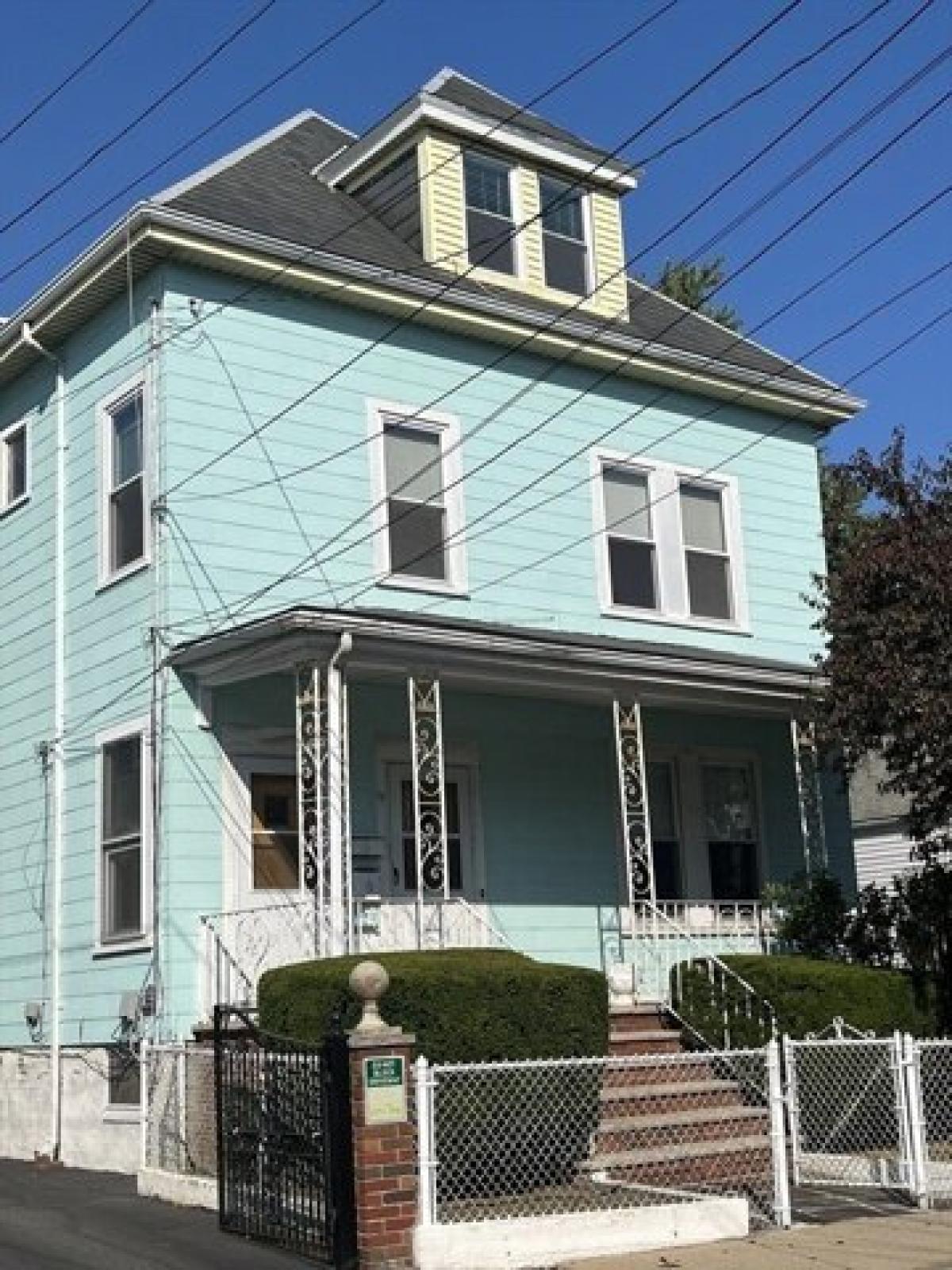 Picture of Home For Sale in Somerville, Massachusetts, United States