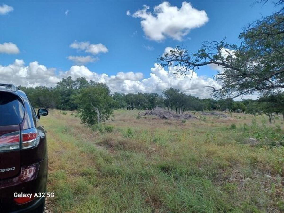 Picture of Residential Land For Sale in Spicewood, Texas, United States