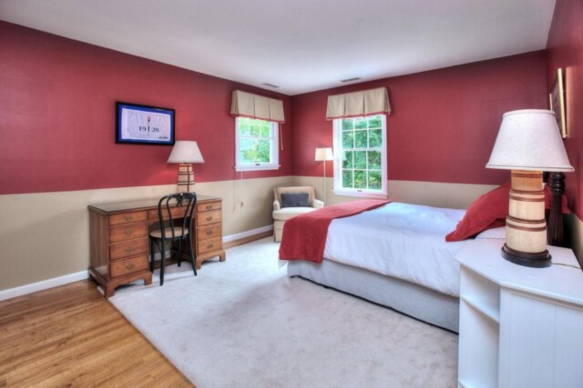 Picture of Home For Sale in New Canaan, Connecticut, United States