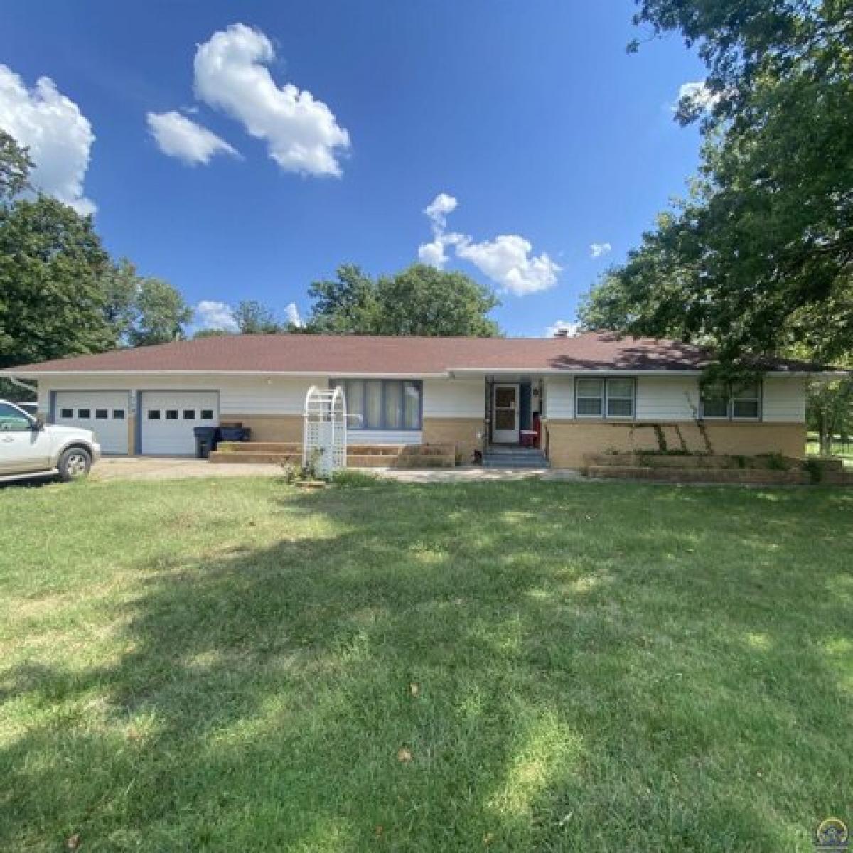 Picture of Home For Sale in Osage City, Kansas, United States