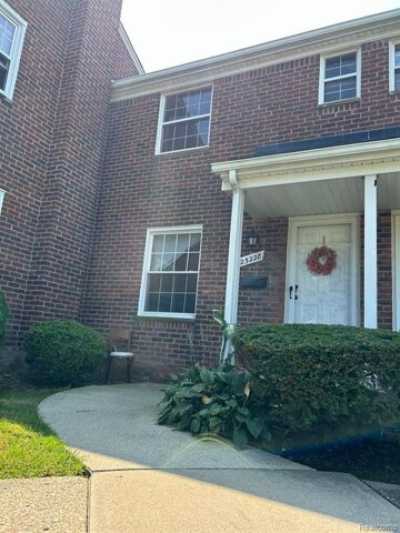 Home For Sale in Saint Clair Shores, Michigan