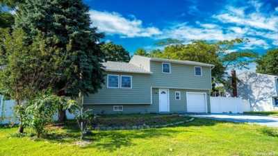 Home For Sale in Centereach, New York