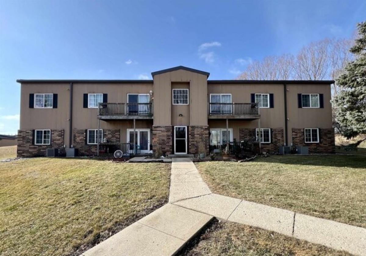 Picture of Home For Sale in Spirit Lake, Iowa, United States