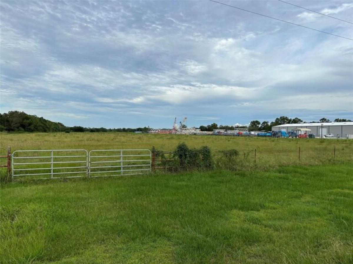 Picture of Residential Land For Sale in Dayton, Texas, United States