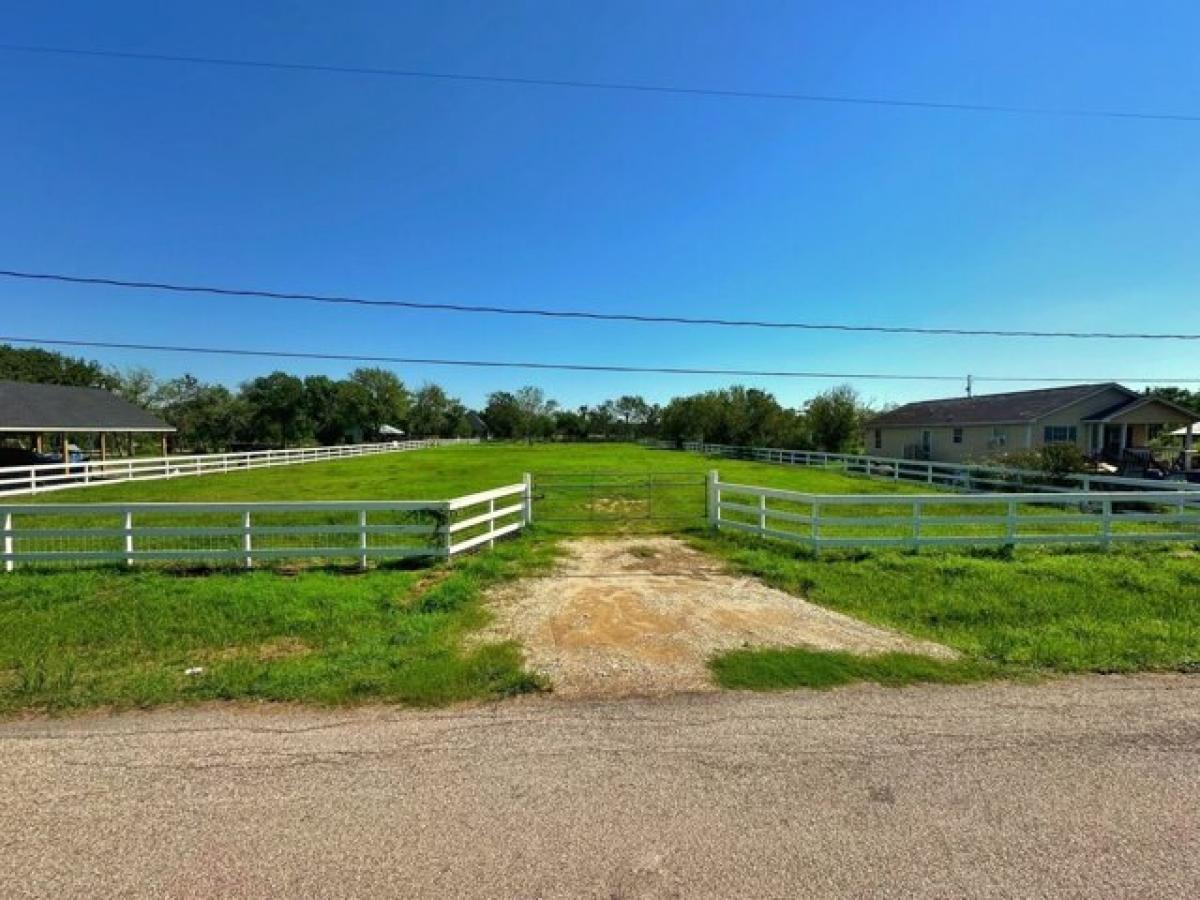 Picture of Residential Land For Sale in Needville, Texas, United States