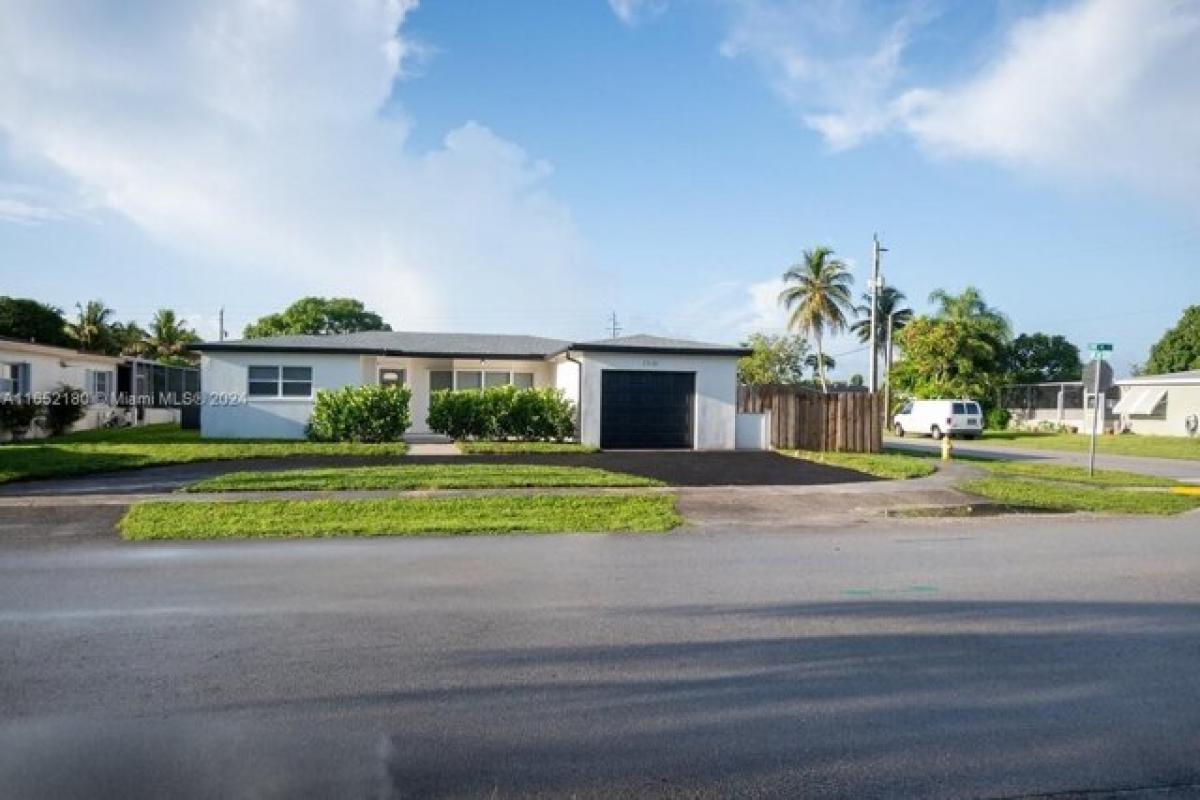 Picture of Home For Sale in Lauderdale Lakes, Florida, United States