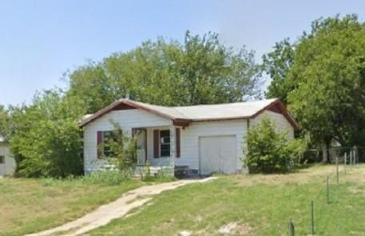 Picture of Home For Sale in River Oaks, Texas, United States