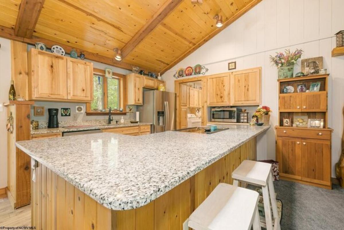 Picture of Home For Sale in Terra Alta, West Virginia, United States