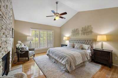 Home For Sale in Farmington Hills, Michigan