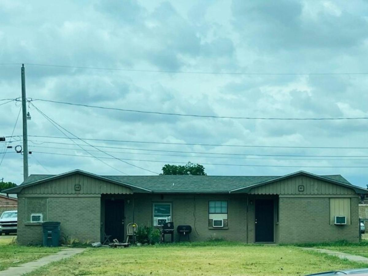 Picture of Home For Sale in Lawton, Oklahoma, United States