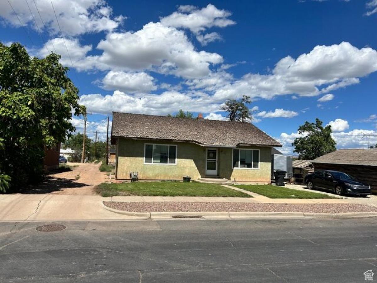 Picture of Home For Sale in Roosevelt, Utah, United States