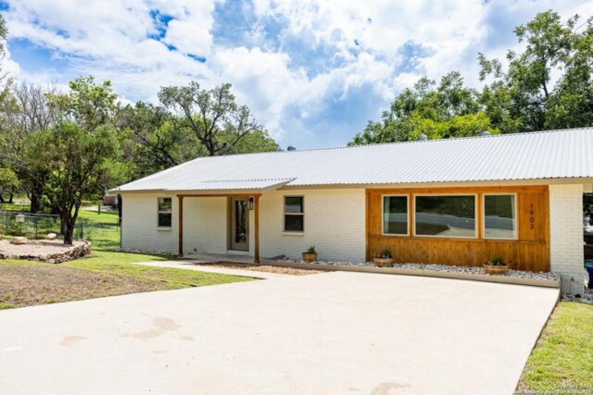 Picture of Home For Sale in Kerrville, Texas, United States