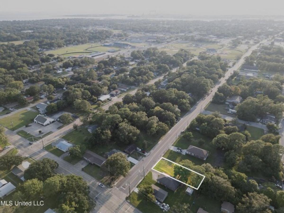 Picture of Residential Land For Sale in Pascagoula, Mississippi, United States