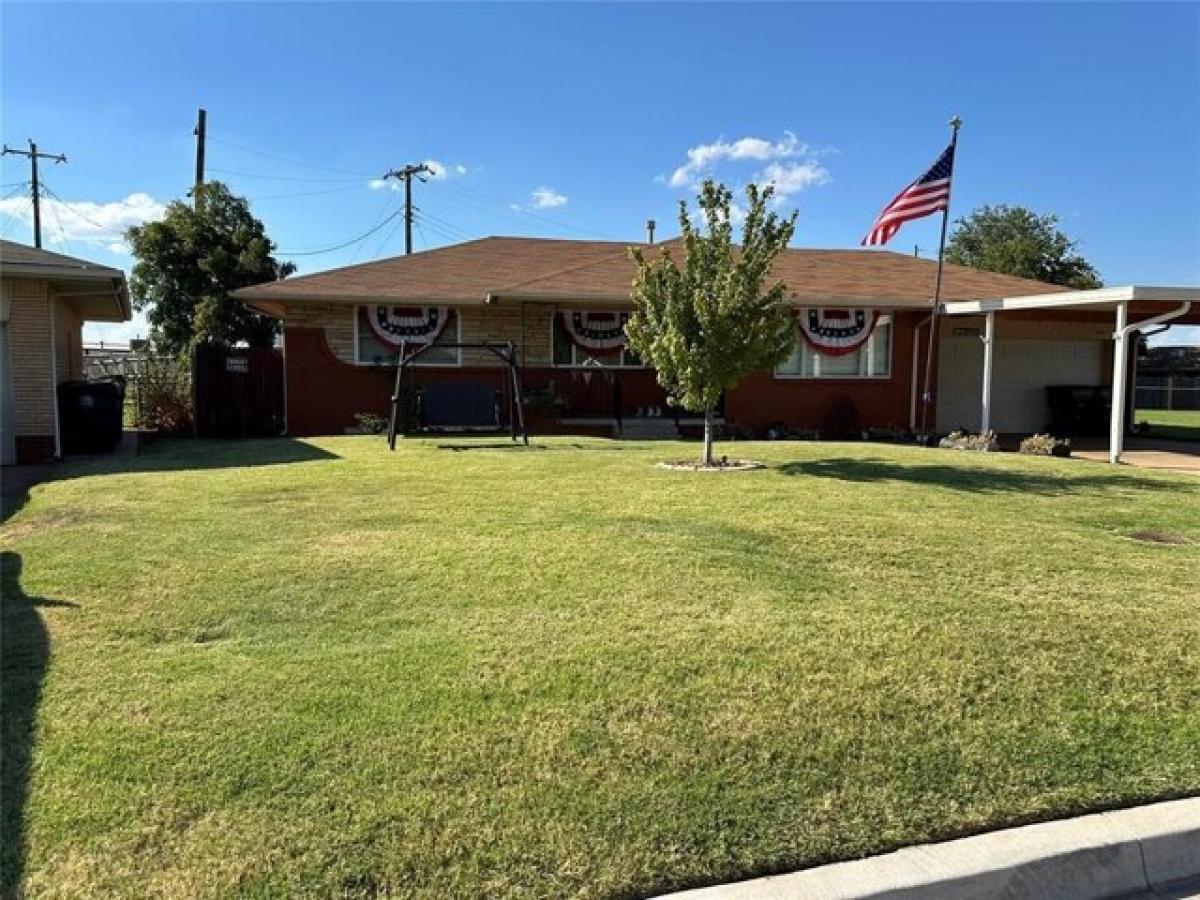 Picture of Home For Sale in Midwest City, Oklahoma, United States