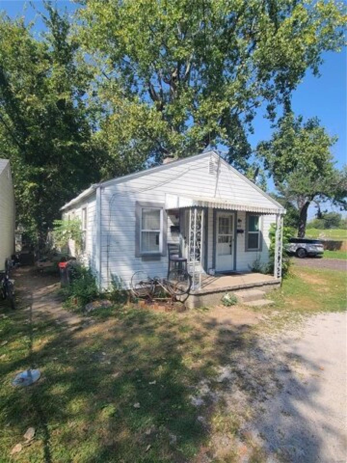 Picture of Home For Sale in East Alton, Illinois, United States