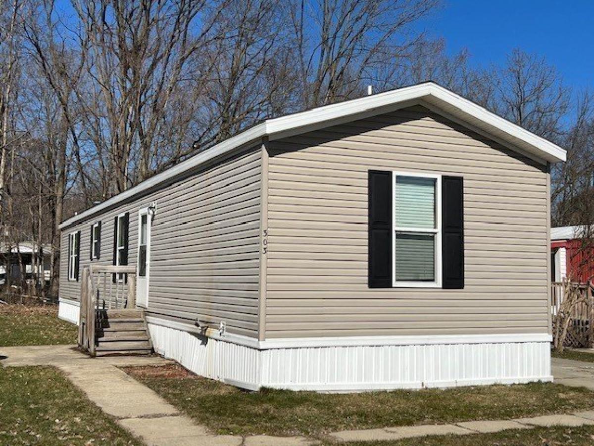 Picture of Home For Sale in Goshen, Indiana, United States