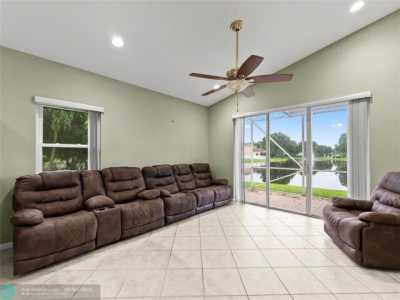 Home For Sale in Coconut Creek, Florida