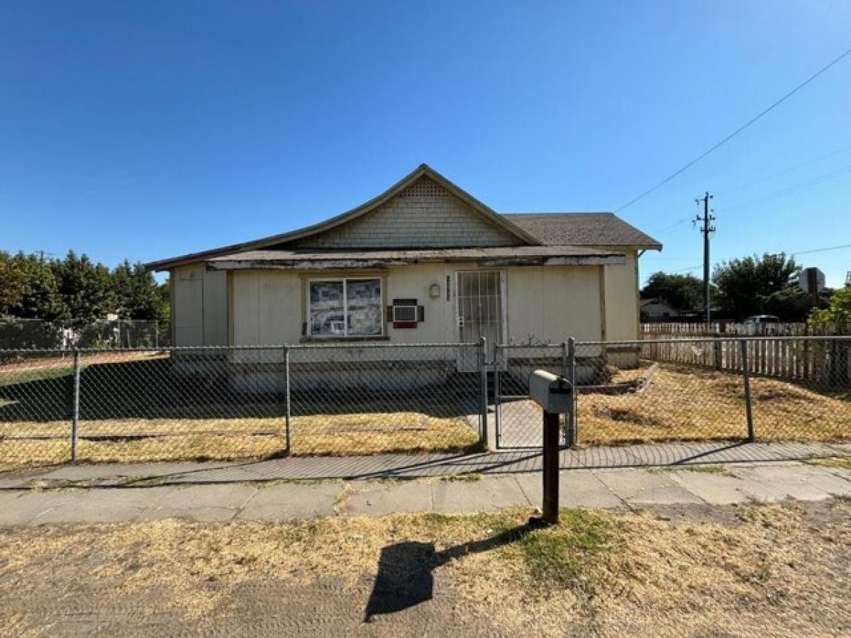 Picture of Home For Sale in Orosi, California, United States