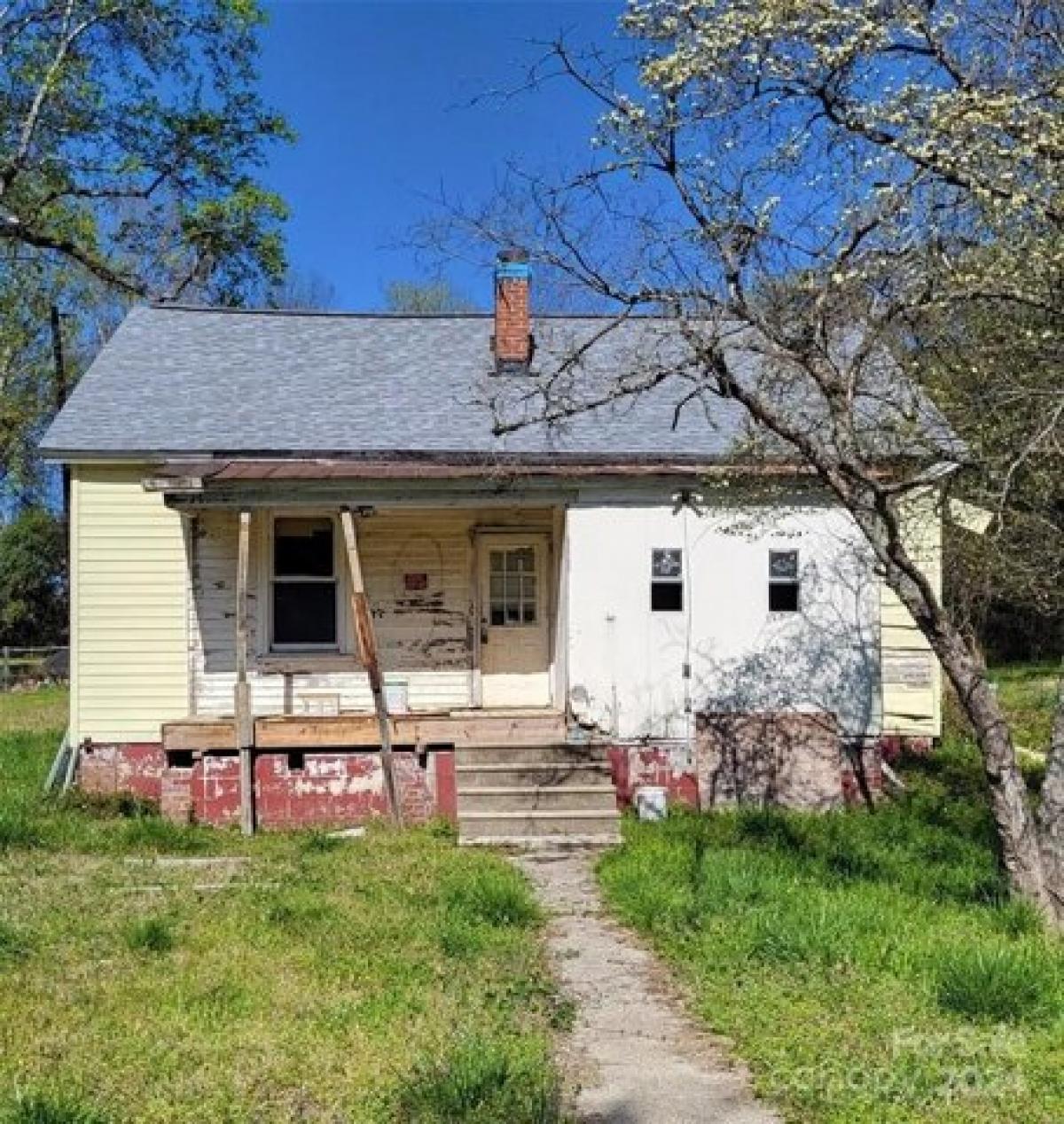 Picture of Home For Sale in Great Falls, South Carolina, United States