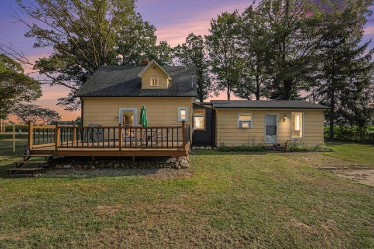 Picture of Home For Sale in New Carlisle, Indiana, United States