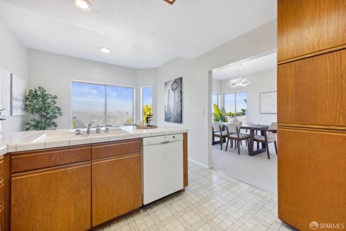 Picture of Home For Sale in Daly City, California, United States