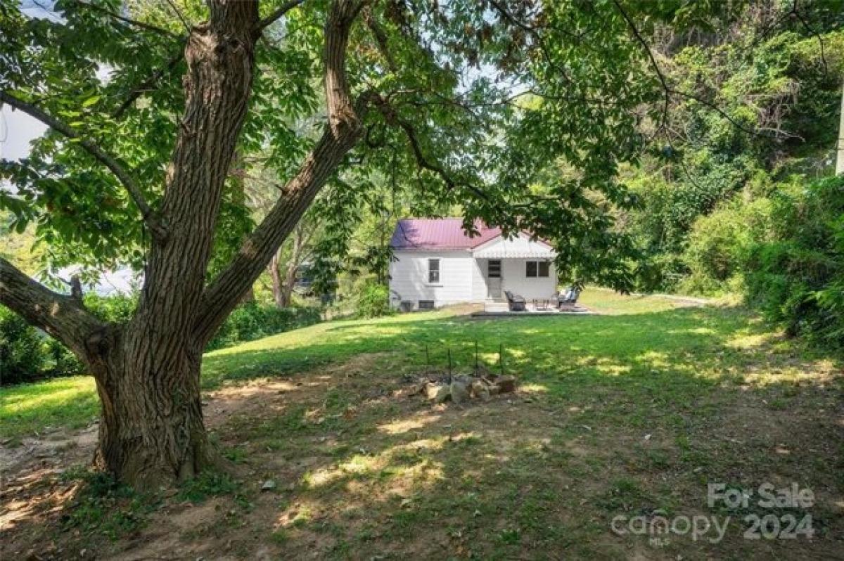 Picture of Home For Sale in Asheville, North Carolina, United States