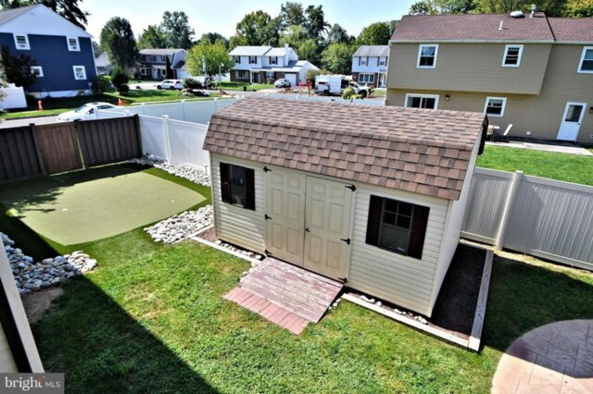 Picture of Home For Sale in Levittown, Pennsylvania, United States